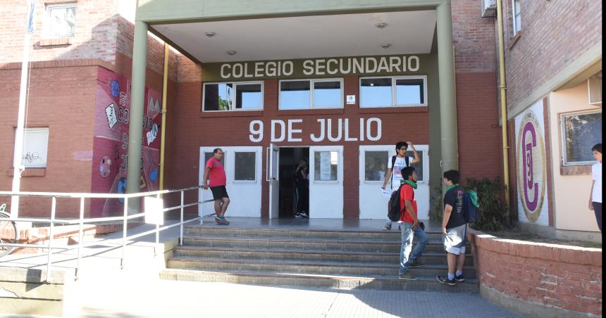 Un alumno hospitalizado por una feroz pelea en un colegio