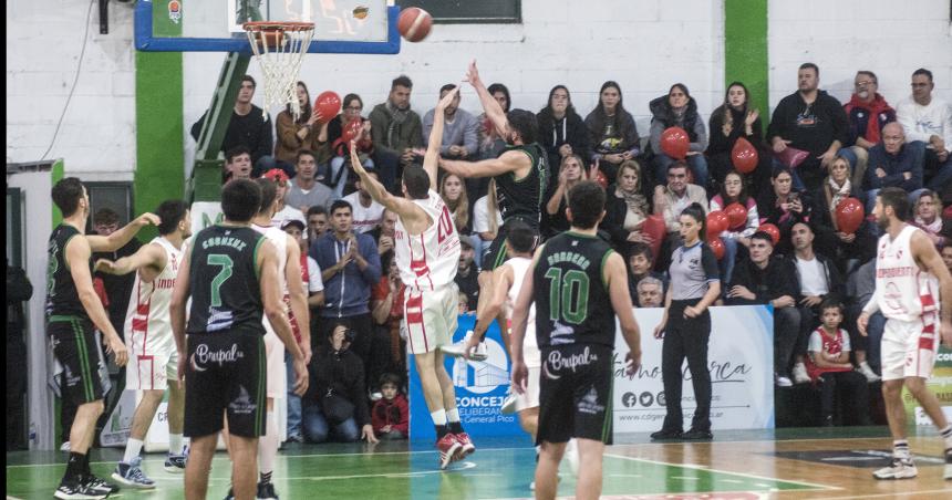 Ferro de Pico hizo valer la localiacutea y obligoacute a un tercer juego
