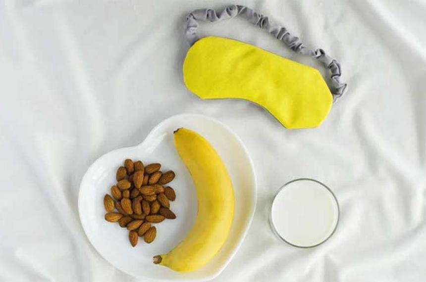 Los 8 alimentos que te ayudan a dormir