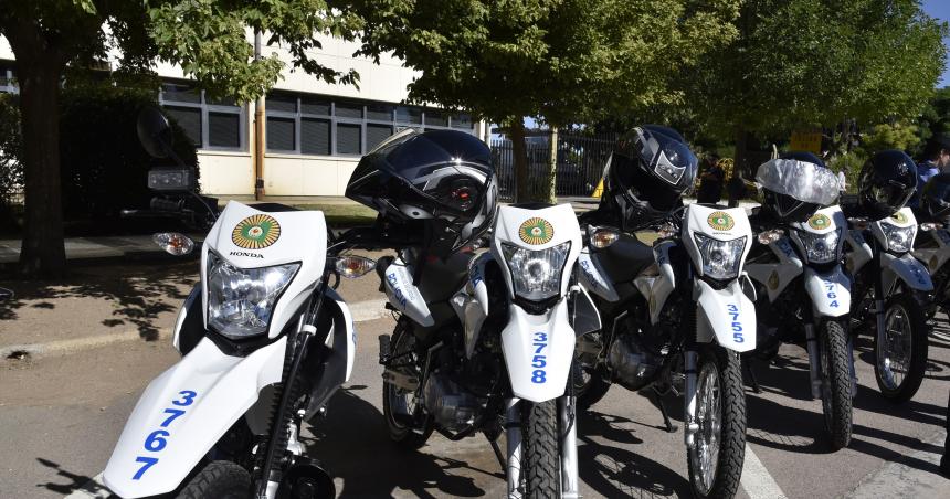 Un policiacutea destrozoacute la moto en un siniestro vial y la tiene que pagar