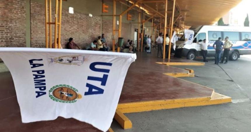 Extendieron la conciliacioacuten y quedoacute sin efecto el paro de colectivos