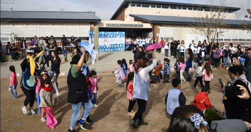 Las Escuelas i presentes en la Feria Institucional de Ciencias Arte y Tecnologiacutea