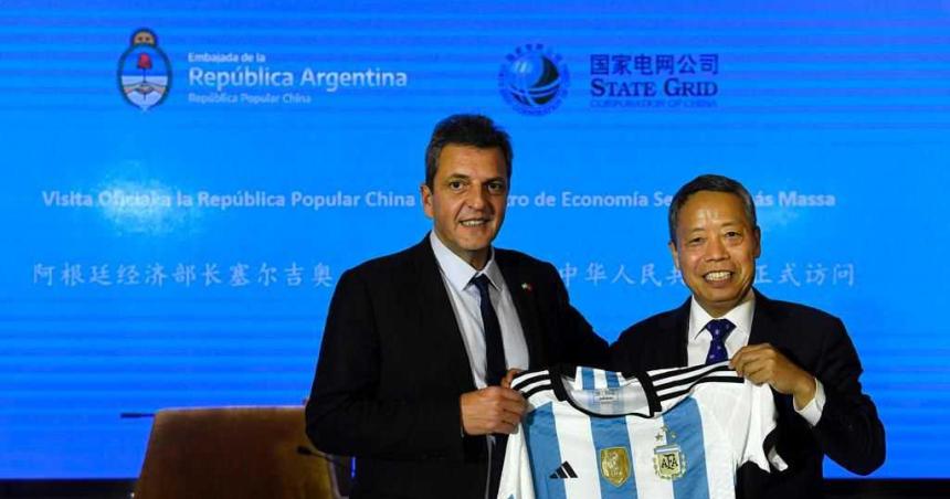 Massa obtuvo 1000 millones de doacutelares para financiar las represas de Santa Cruz