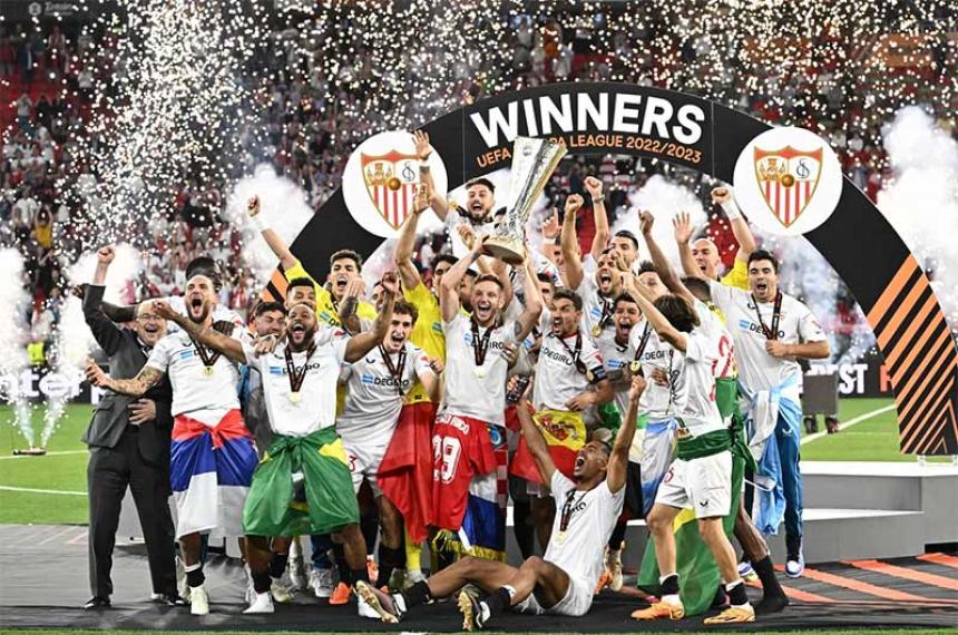 Sevilla le ganoacute por penales a Roma y se consagroacute campeoacuten de la EL
