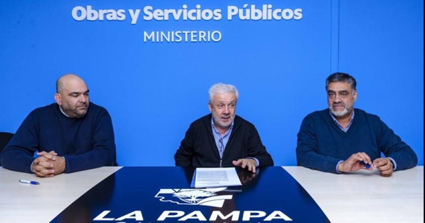 Firmaron el contrato por la obra del Hospital Nivel IV en La Adela