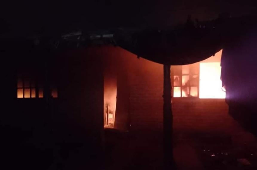 Una familia de Colonia 25 de Mayo perdioacute todo en el incendio de su vivienda