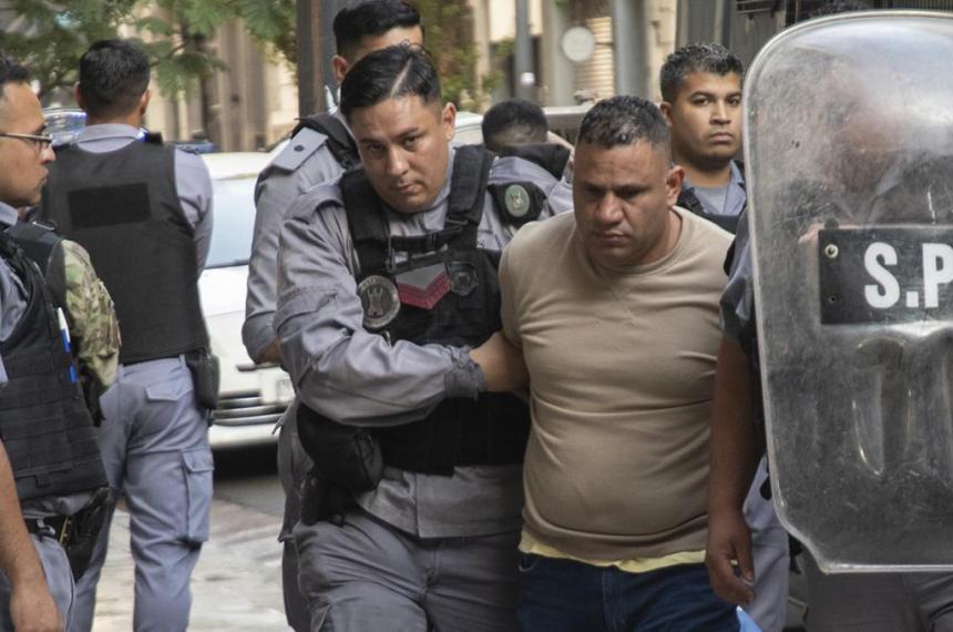 Indagan al policiacutea acusado de encubrir el homicidio de Lucas Gonzaacutelez