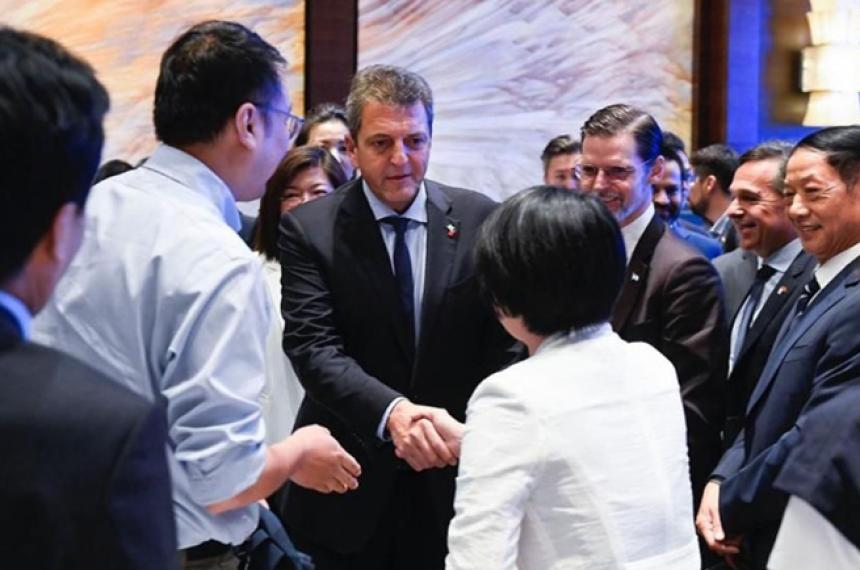 Despueacutes de China Massa no descarta viajar a EEUU para reunirse con el FMI 