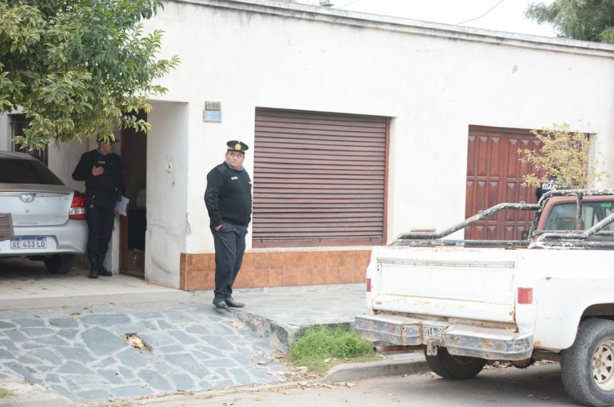 Tensioacuten por un atrincherado armado en barrio Aeropuerto
