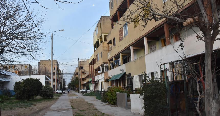 Barrio Riacuteo Atuel- advierten por derrumbes y peligran medidores de gas