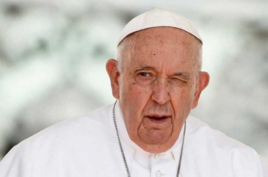 El papa Francisco se sometioacute a una operacioacuten de tres horas sin complicaciones