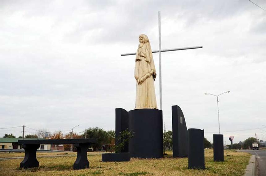 El municipio continuacutea el proceso de restauracioacuten de esculturas en Santa Rosa