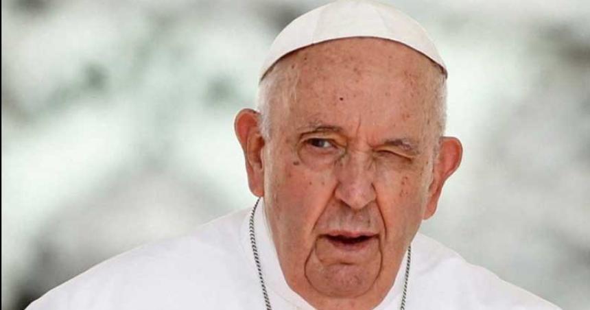 El papa Francisco se sometioacute a una operacioacuten de tres horas sin complicaciones