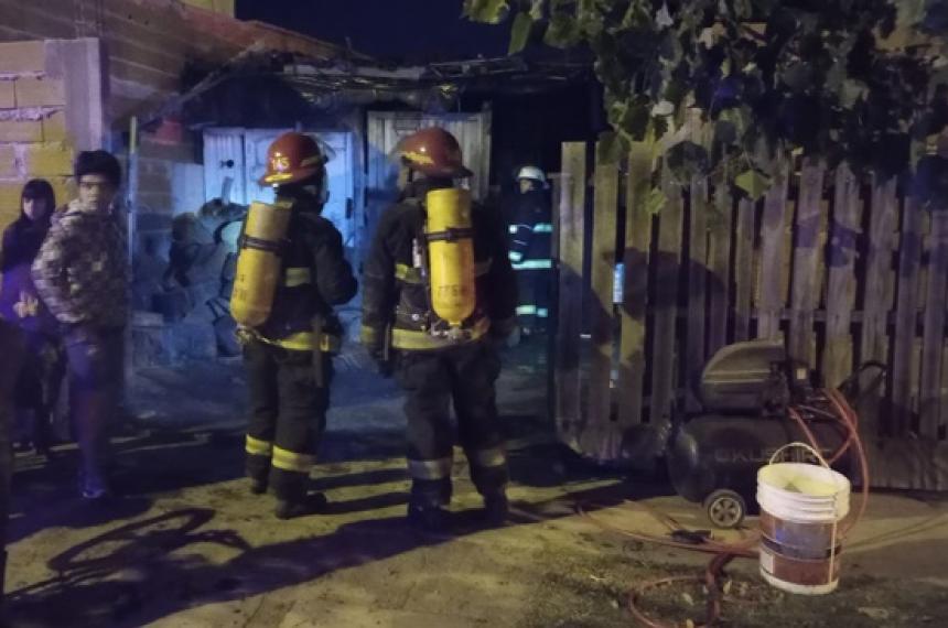 Se incendioacute un galpoacuten en el barrio Federal