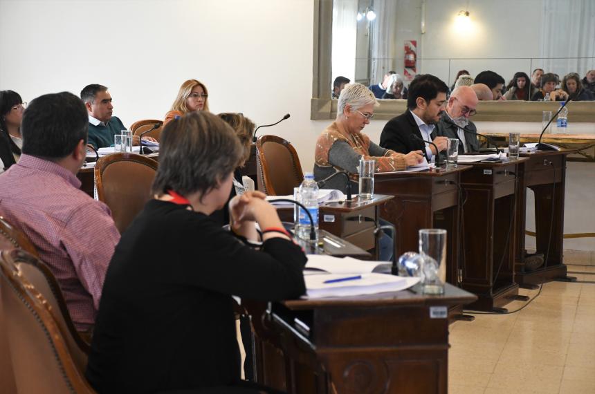 Por mayoriacutea el Concejo aproboacute un aumento de la tarifa de taxis