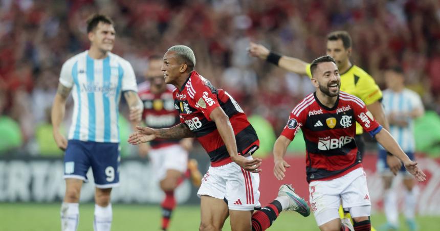 Racing cayoacute ante Flamengo