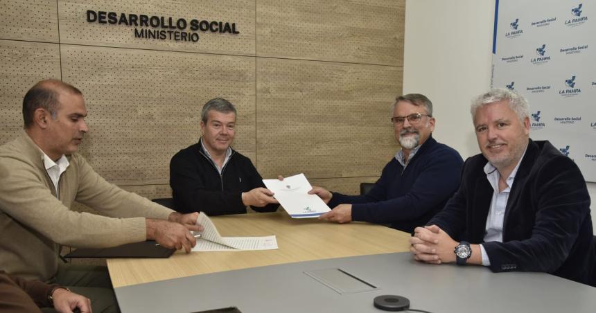 La Provincia donoacute titularidad de la sede social a Independiente de Pico