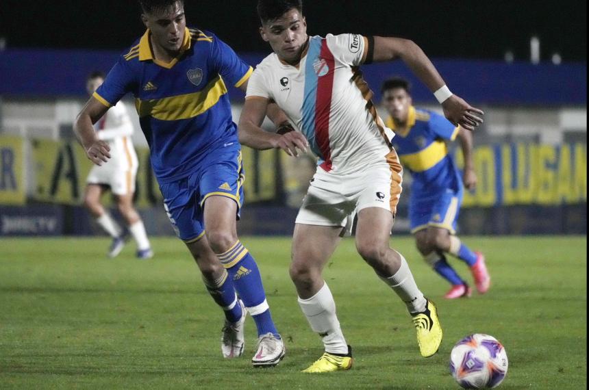 Boca con Aaroacuten Anselmino recibe a Lanuacutes