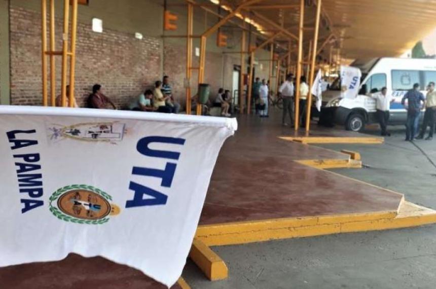 Lanzaron paro de colectivos de larga distancia para el martes  13