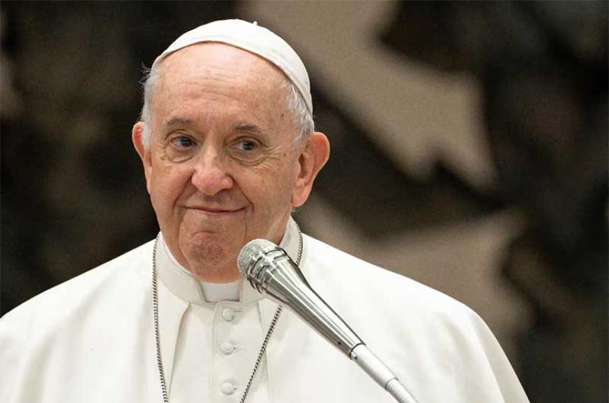 El papa Francisco se recupera y este domingo rezaraacute el Aacutengelus en el hospital