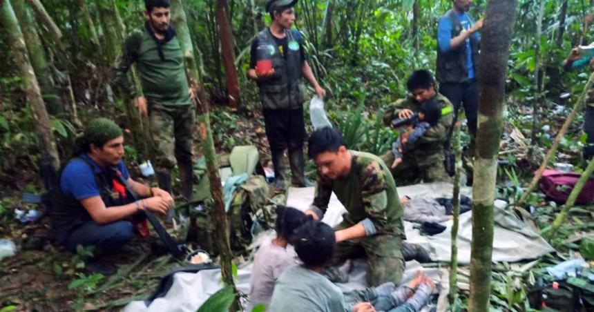 Encontraron a los cuatro nintildeos perdidos hace 40 diacuteas tras un accidente aeacutereo