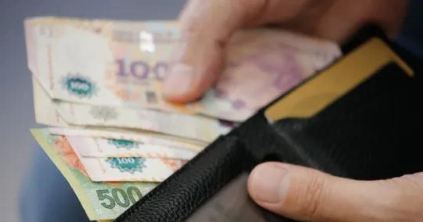 Aguinaldo- como cubrirse de la inflacioacuten y de un salto del doacutelar