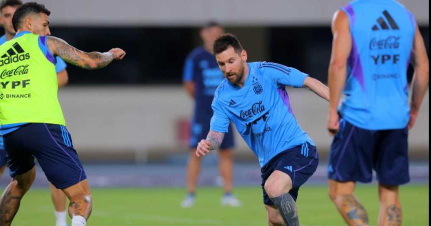 Con Messi al frente la Seleccioacuten entrena en China