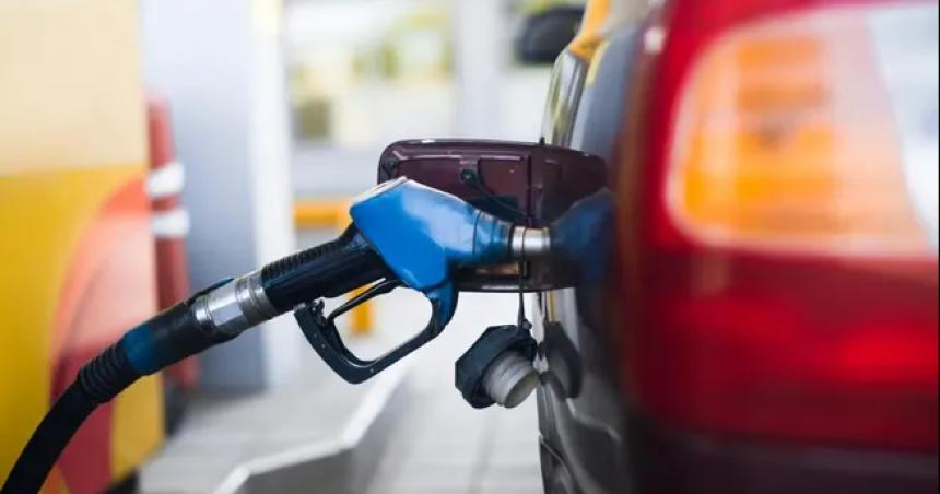 Aumentan los combustibles- las petroleras suben otro 4-en-porciento- los precios
