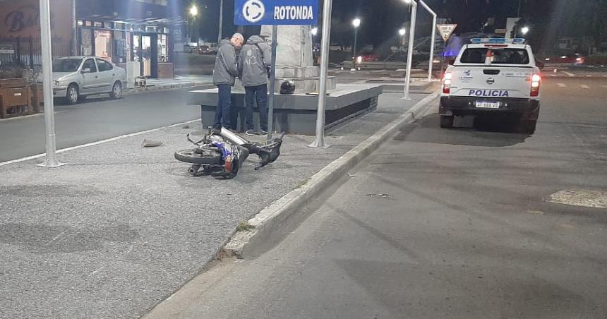 Una pareja de motociclistas herida