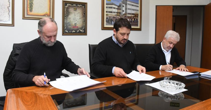 Firmaron el contrato para invertir maacutes de 4000 millones en la Ruta 10
