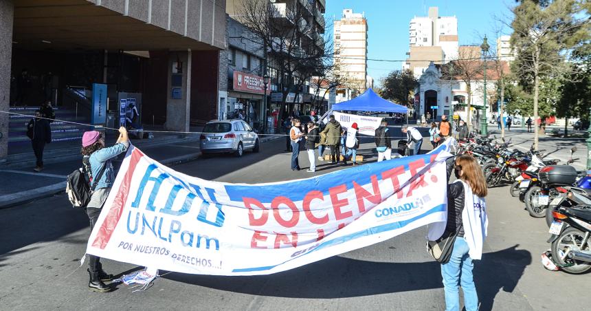 Acordaron aumento para la docencia universitaria