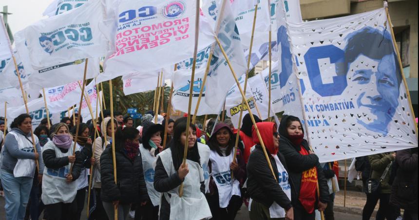 La CTA Autoacutenoma movimientos sociales y docentes autoconvocados marcharon en Santa Rosa