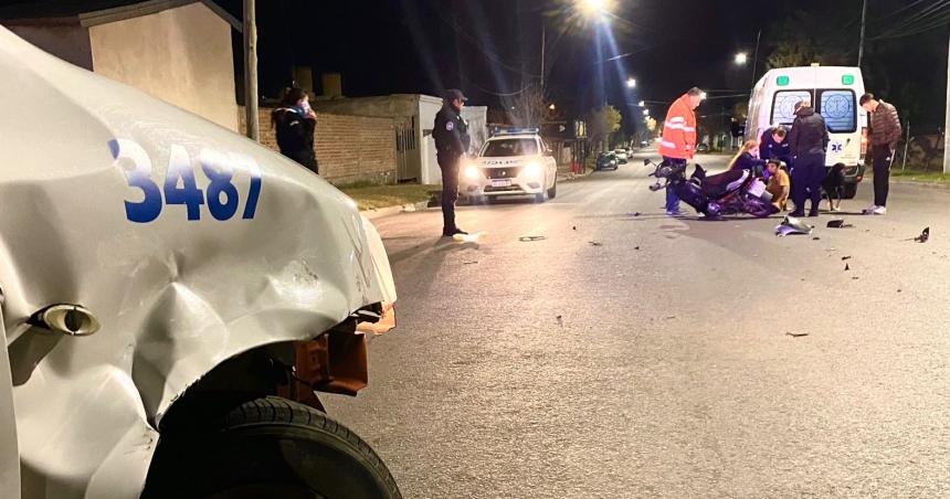 Un motociclista en estado de ebriedad chocoacute contra un patrullero en General Pico