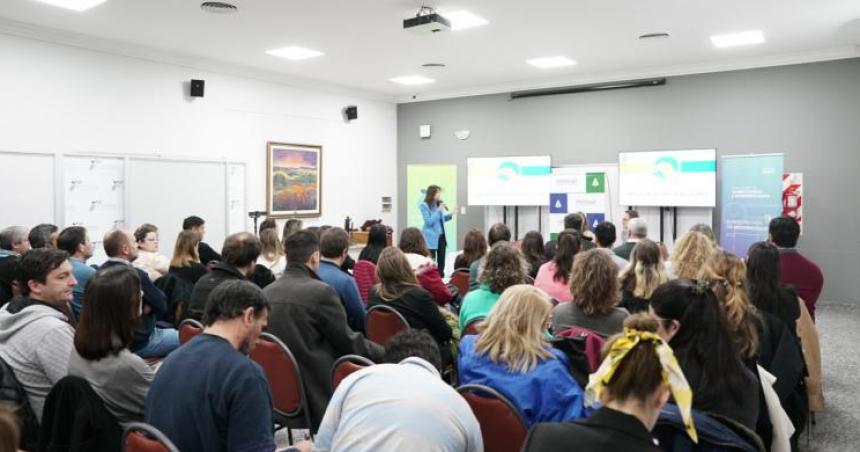 Jornadas de capacitacioacuten para la atencioacuten al puacuteblico