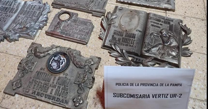 Tres detenidos por el robo de placas en el cementerio de Veacutertiz