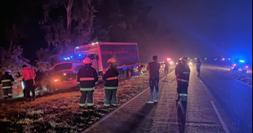 Chocaron un auto y un camioacuten en la Ruta Provincial 9