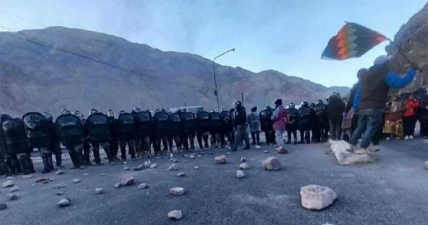 La APE cruza al gobierno fascista de Morales