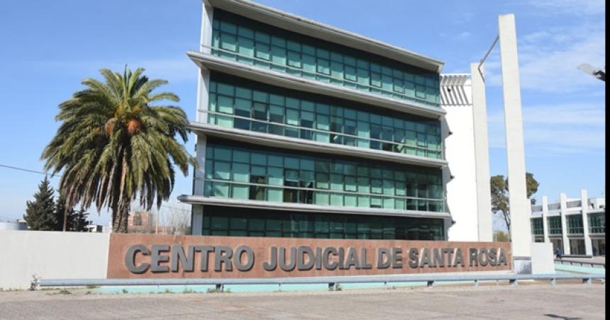 Prisioacuten condicional para un empleado municipal por abuso sexual 