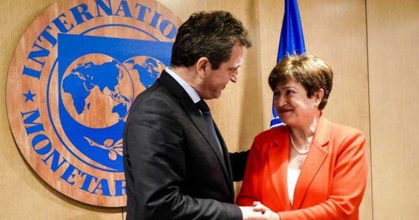 El Gobierno postergoacute los pagos al FMI para la proacutexima semana