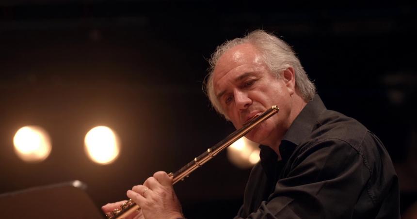 Jorge de La Vega junto a la Banda Sinfoacutenica