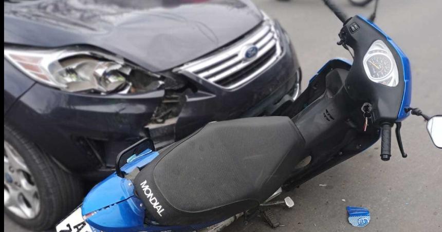 Dos policiacuteas heridos en un choque en el centro santarrosentildeo