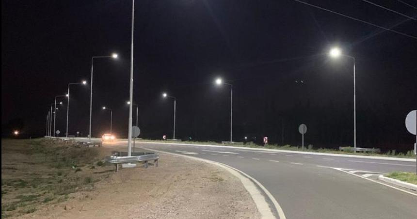 Continuacutea el plan de iluminacioacuten en cruces de rutas