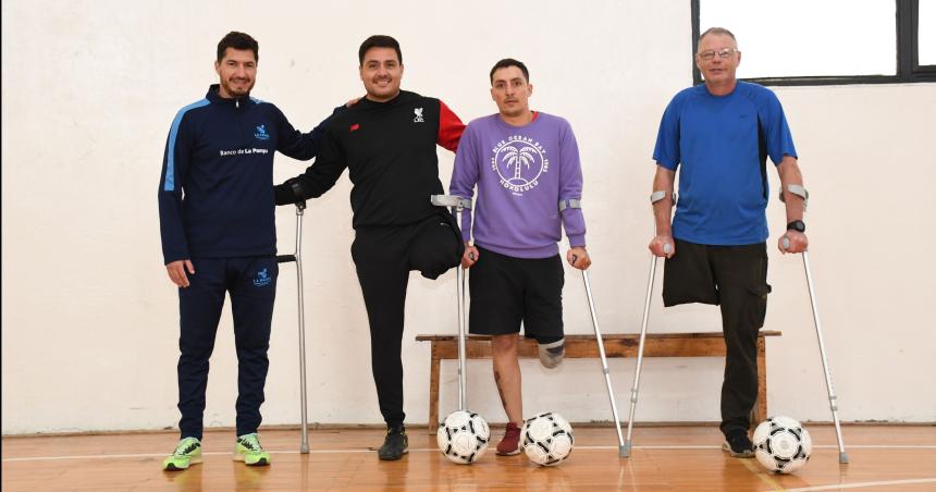 Fuacutetbol de amputados