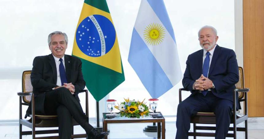 Cuando uno estaacute en problemas pide ayuda a los amigos y los amigos siempre estaacuten