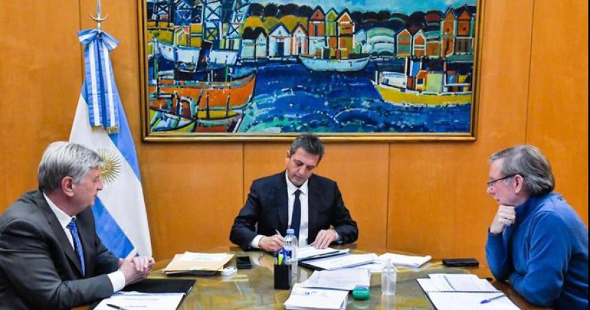 Ziliotto firmoacute un convenio y se mostroacute con Sergio Massa
