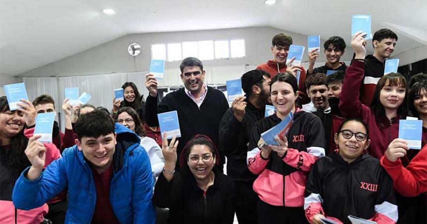 El Senado va a la escuela visitoacute varias localidades pampeanas