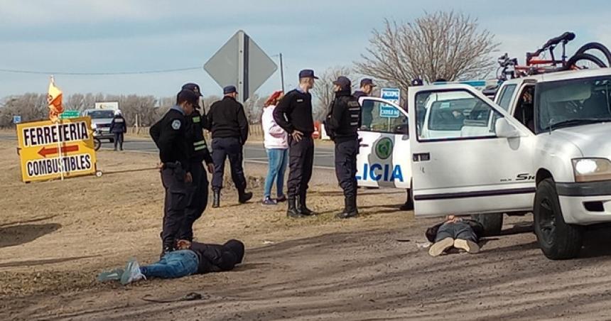 Dos detenidos por un robo a mano armada en Catriloacute
