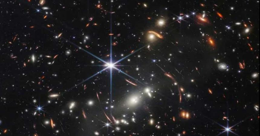 Descubren por queacute el tiempo en el universo primitivo transcurriacutea en caacutemara lenta