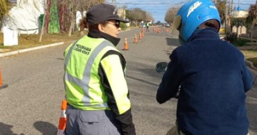 Capacitacioacuten en conduccioacuten segura y entrega de cascos en Alta Italia