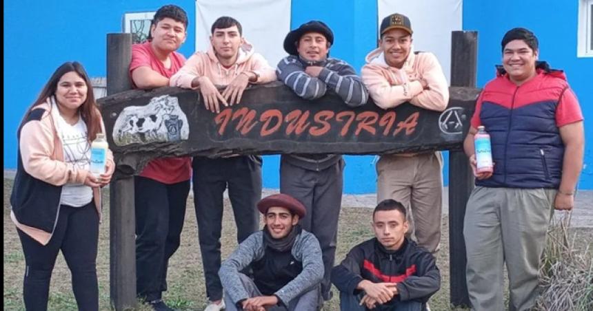 Estudiantes de Victorica elaboraron una bebida a base de lactosuero